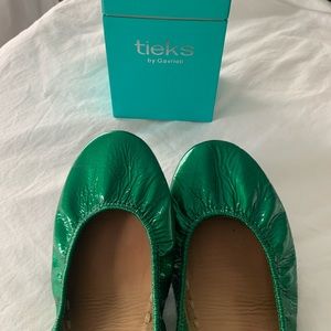 Emerald Patent Tieks.